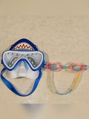AQUA-2TUDE CHILDERN'S SWIM GOOGLE BUNDLE BOYS SHARK FACE MASK & GIRLS GOGGLES
